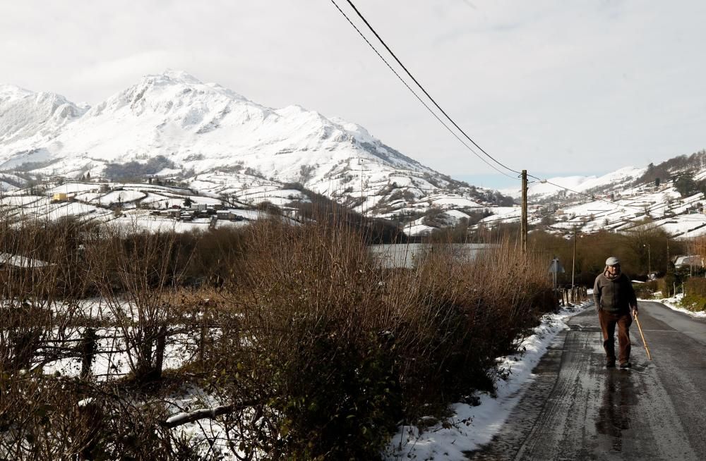 Imagen del embalse de los Alfilorios durante el temporal de nieve.