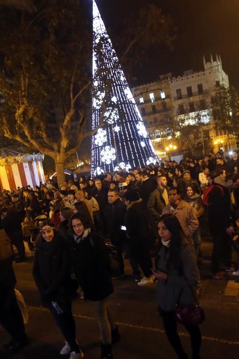 Miles de personas recibieron el año frente al consistorio