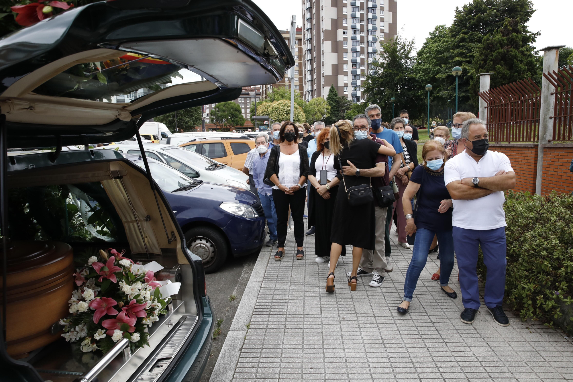 Una pasarela de guardias civiles despide a Eladio Currás, el compañero jubilado fallecido en un incendio en Gijón