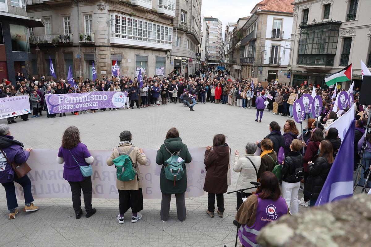 El 8 de marzo, Día Internacional de la Mujer, se celebró en Pontevedra con la participación de miles de personas y dos manifestaciones.