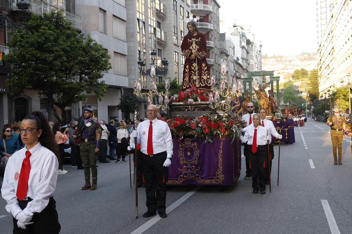 La procesión del Jesús del Silencio recorrió el centro de la ciudad