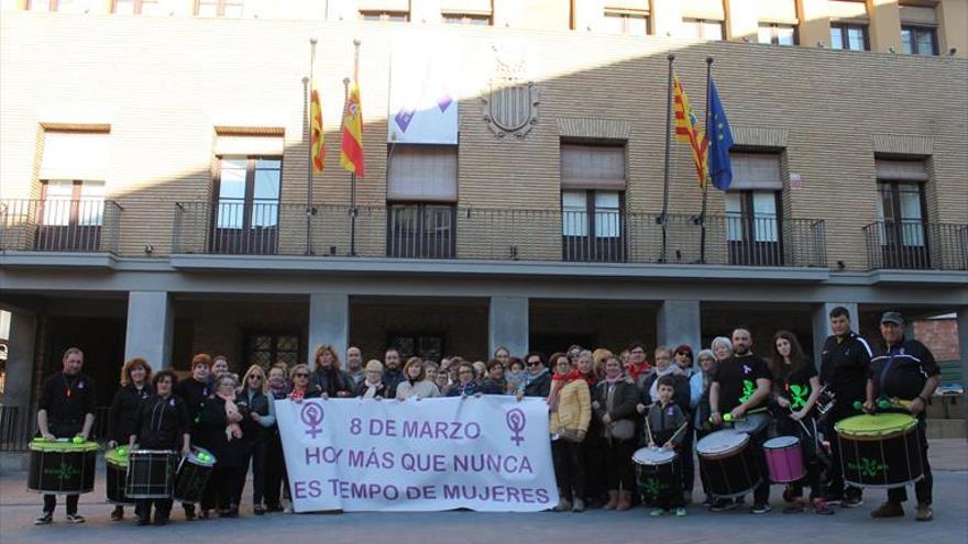 Una marea morada reivindica la igualdad por toda la comarca