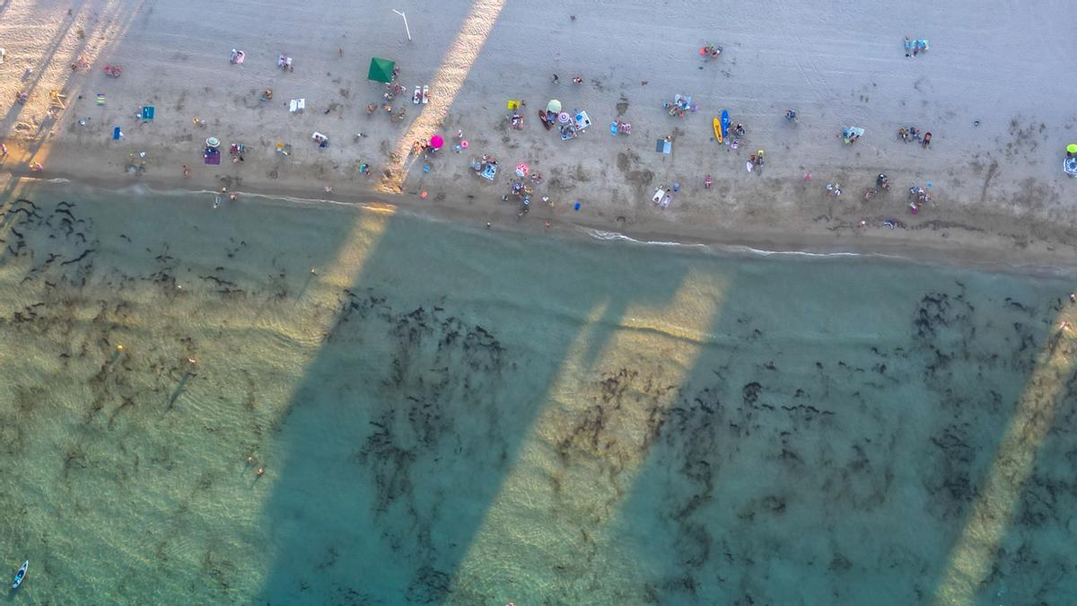 Aguas cristalinas de la playa de San Juan.