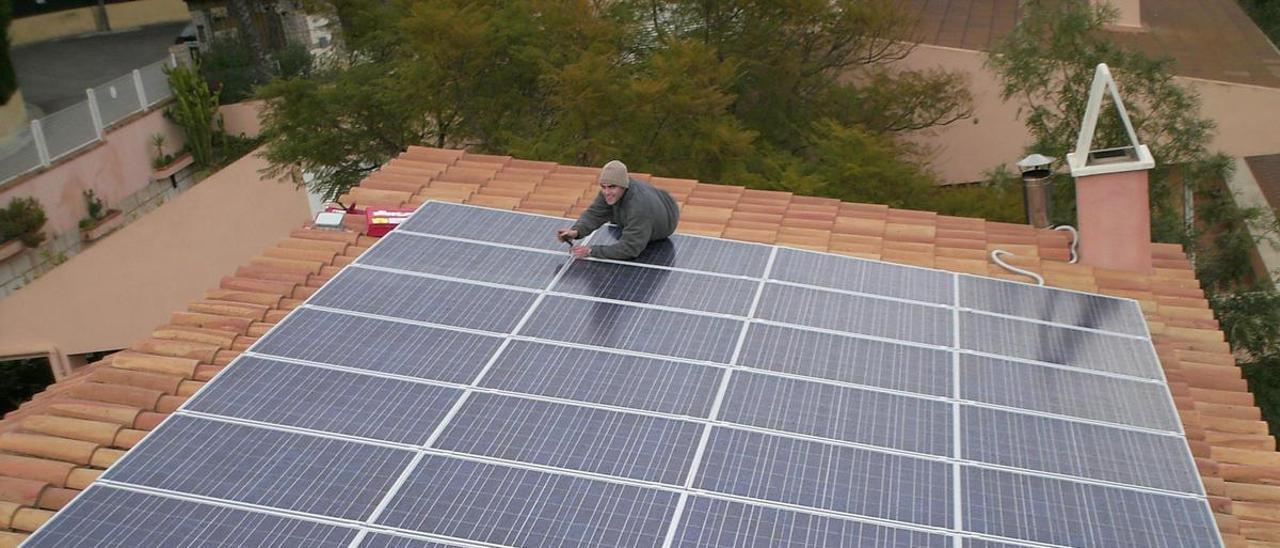 El Govern seguirá subvencionando la colocación de placas solares
