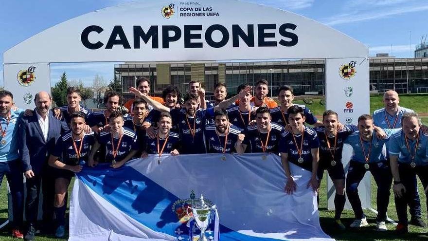 La selección gallega, tras ganar el título en Madrid hace una semana. // FDV