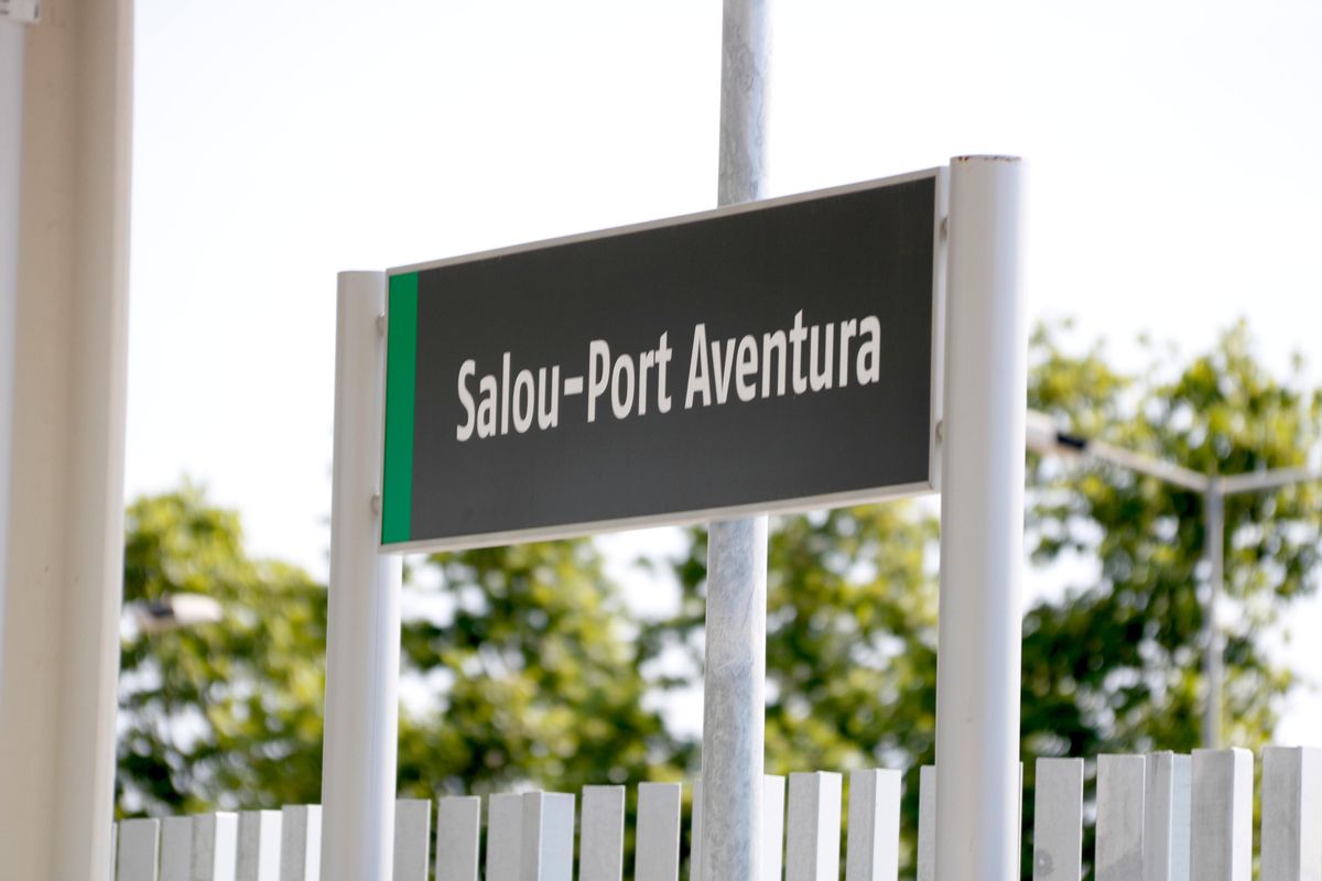 Letrero de la nueva estación.