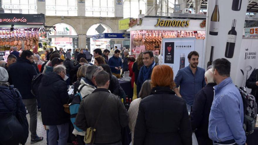 El Mercado Central acogió el pasado fin de semana una promoción de vinos de la DOP Valencia.