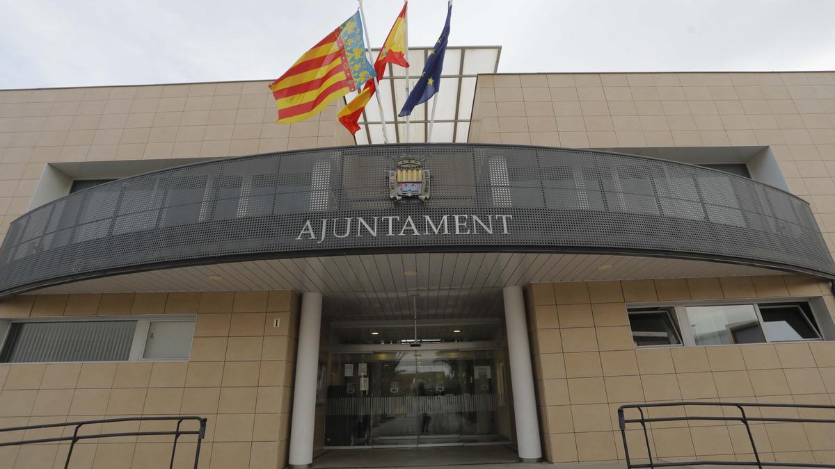 Fachada del Ayuntamiento de Canet d’en Berenguer.