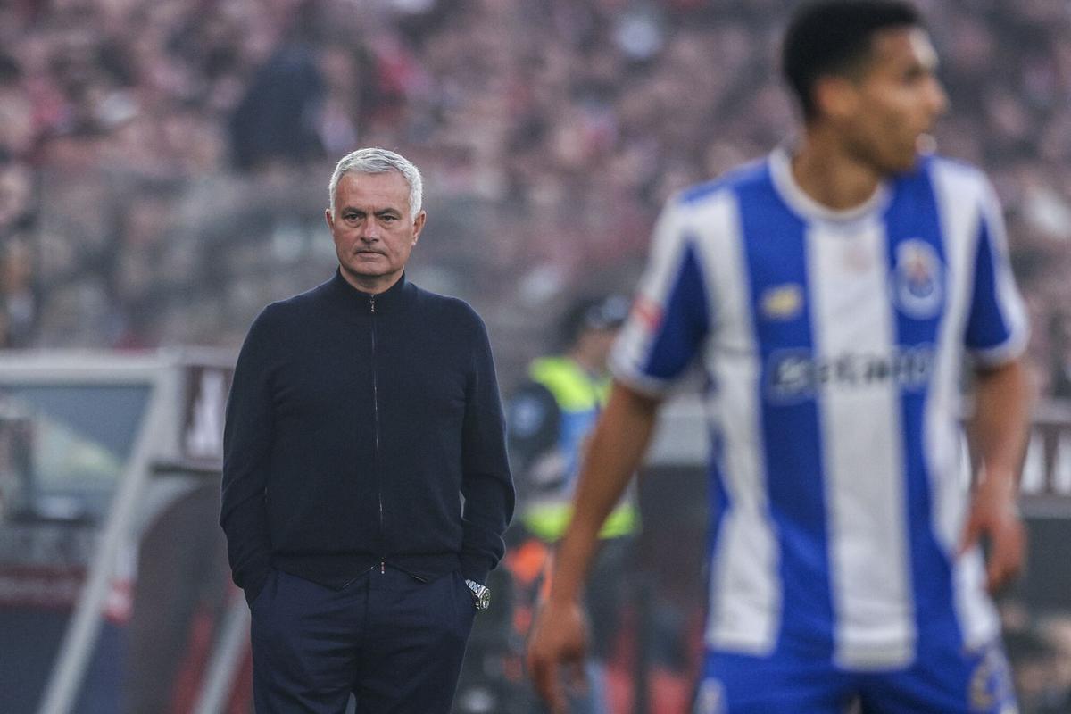 El entrenador del Benfica, José Mourinho, en el clásico ante el Porto