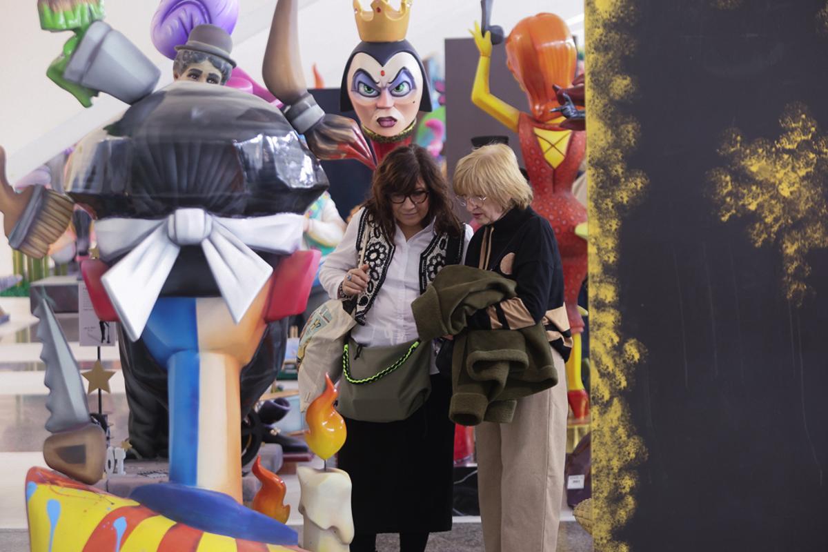 Primera jornada en la Exposición del Ninot de las Fallas de València 2026