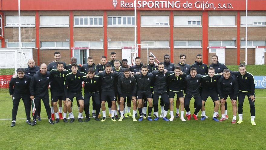 Jugadores y técnicos del Sporting.