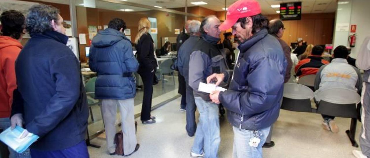 El interior de una de las oficinas de empleo ubicadas en la localidad de Elche en una imagen de archivo.