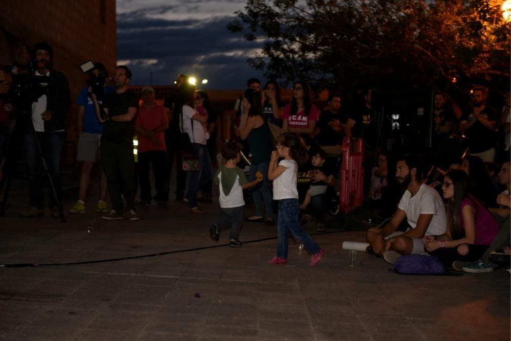 Los aficionados del UCAM lo celebran desde la universidad