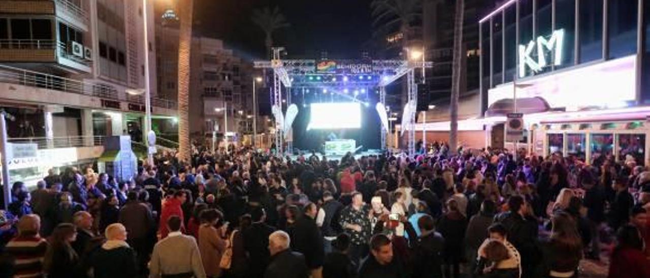 Una de las fiestas de Nochevieja que se han celebrado en la calle Bilbao.