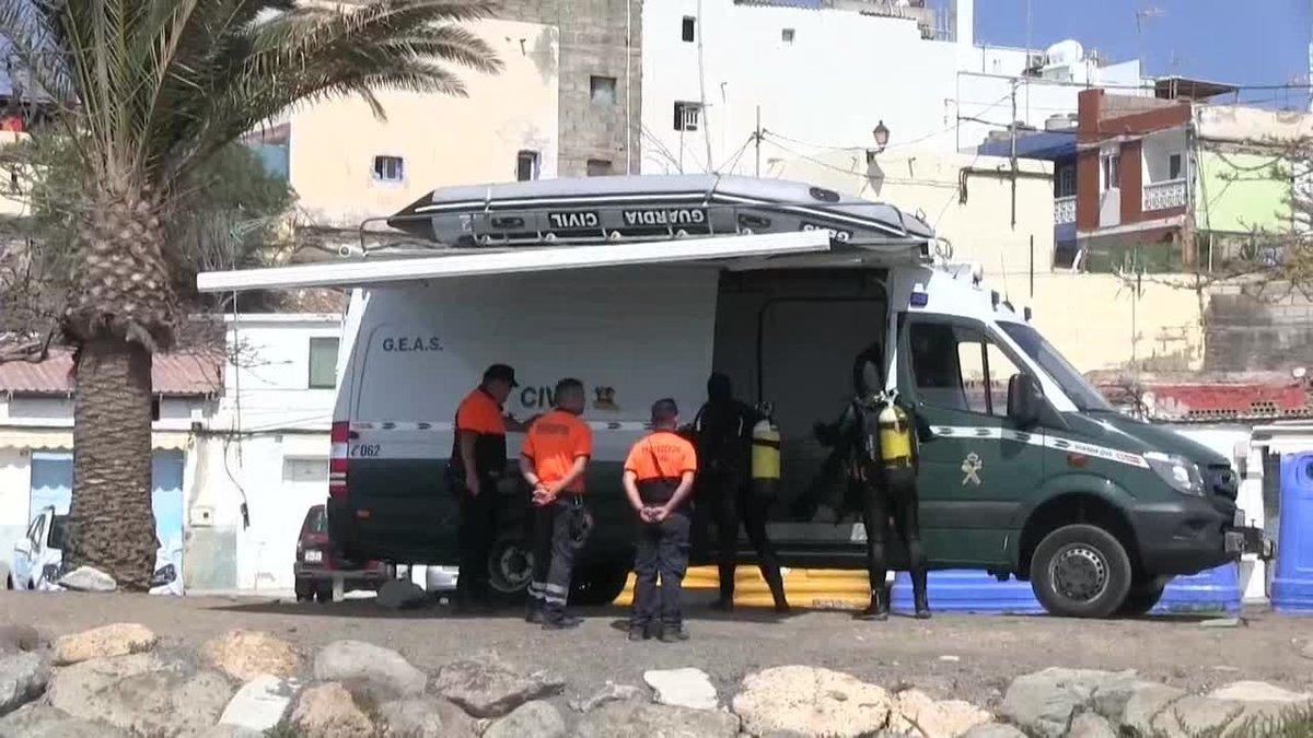 Una moto acuática ha encontrado en el mar el cadáver del bebé que desapareció la madrugada de este jueves cuando sus padres desembarcaban de una patera en la costa de Arguineguín, en el sur de Gran Canaria