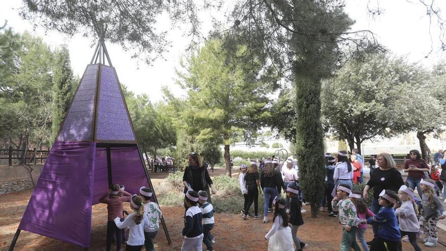 Faura pone freno a la procesionaria de sus pinos