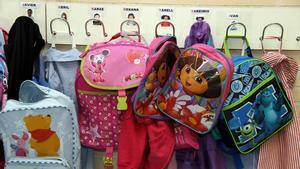 Mochilas de alumnos de infantil de una escuela.