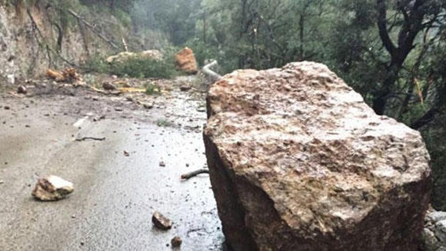 El coll de Sóller es una de la carreteras que sigue cerrada por desprendimientos.