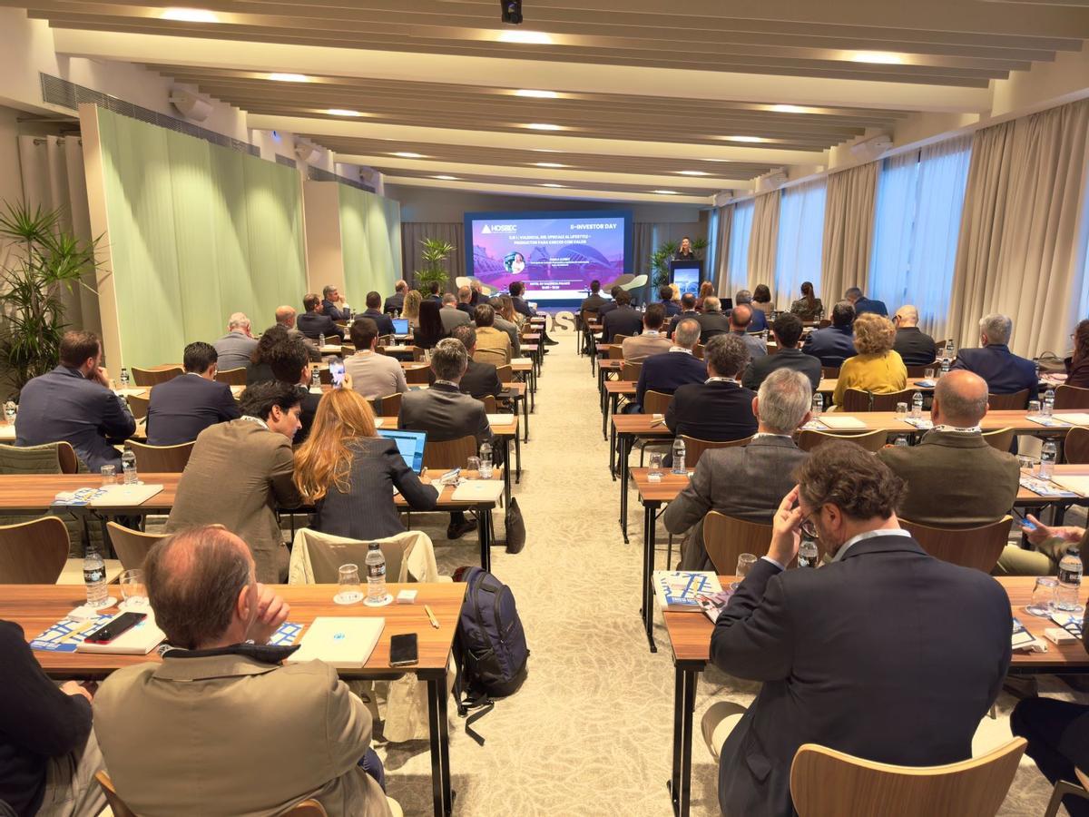 Más de cien personas asistieron a la jornada sobre inversión en el sector hotelero.