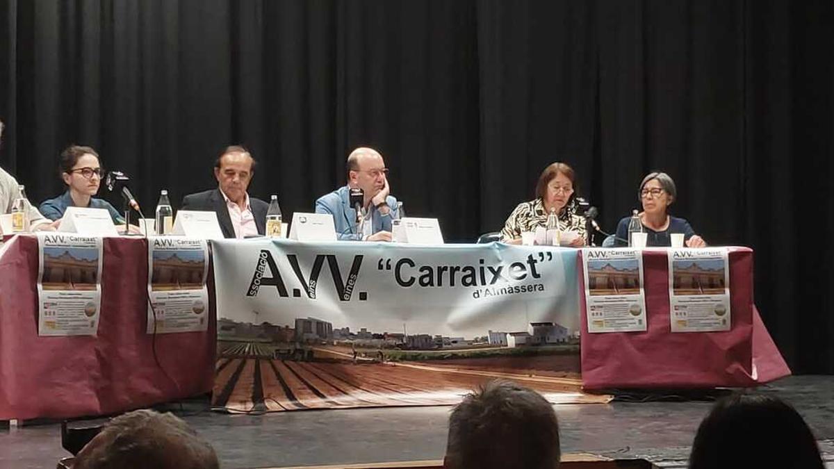 Debate celebrado en Almàssera por la AVV Carraixet