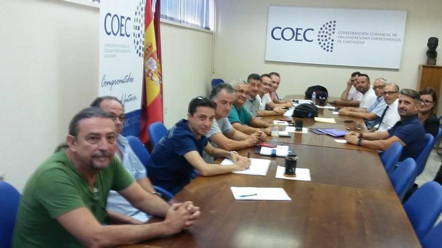 Integrantes de la mesa de negociación reunida ayer en Cartagena.