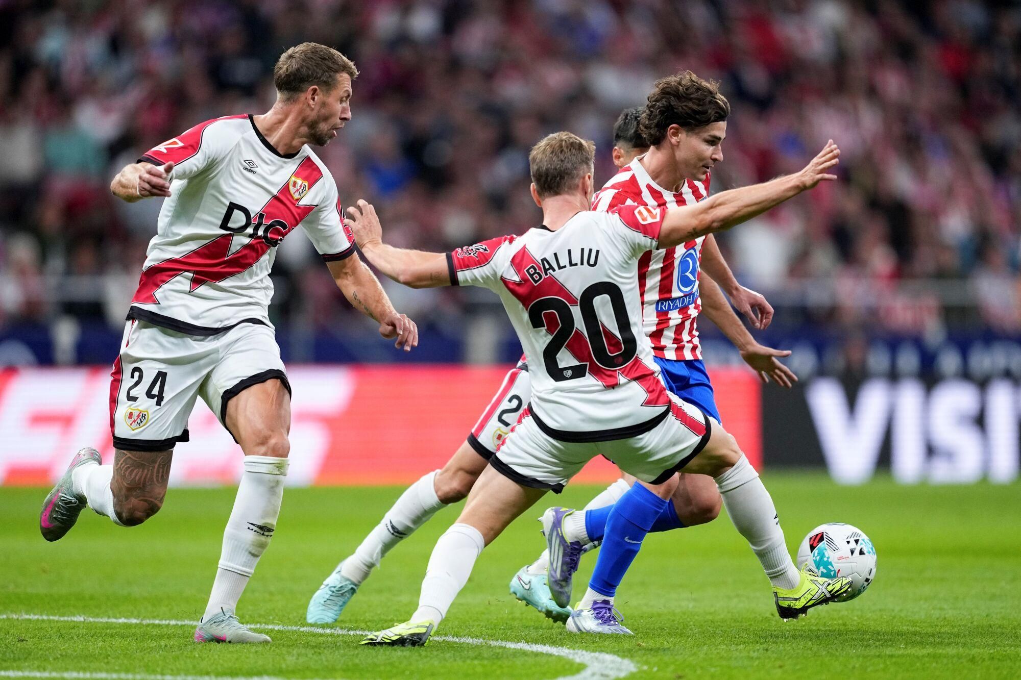Julian Alvarez of Atletico de Madrid and Ivan Balliu of Rayo Vallecano in action during the Spanish League, LaLiga EA Sports, football match played between Atletico de Madrid and Rayo Vallecano at Riyadh Air Metropolitano stadium on September 24, 2025, in Madrid, Spain. AFP7 24/09/2025 ONLY FOR USE IN SPAIN. Oscar J. Barroso / AFP7 / Europa Press;2025;SOCCER;SPAIN;SPORT;ZSOCCER;ZSPORT;Atletico de Madrid v Rayo Vallecano - LaLiga EA Sports;