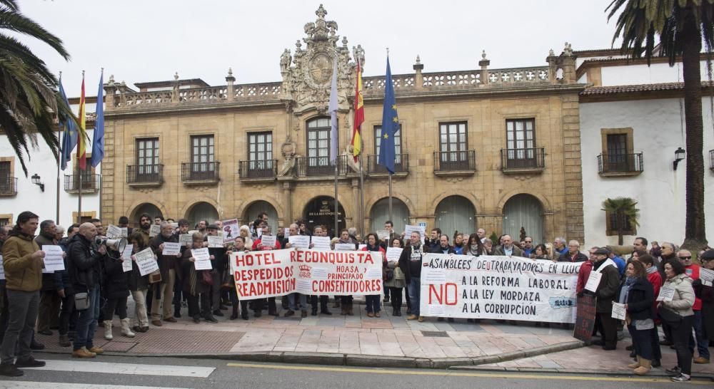 Nueva concentración en Oviedo contra la  empresa que gestiona el Hotel de la Reconquista