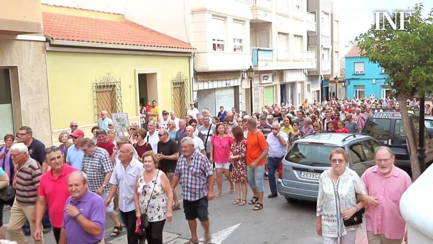 San Miguel de Salinas se echa a la calle en contra del proyecto de la mina de yesos