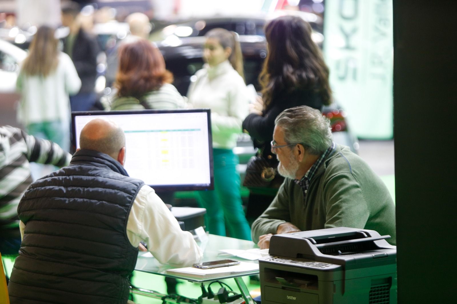 Llenazo en el primer fin de semana de la Feria del Automóvil en València