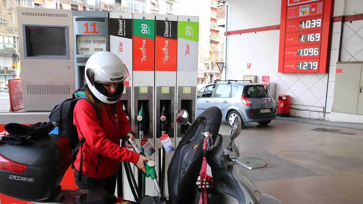 El IPC sube 6 décimas en junio, hasta el -0,3%, por la gasolina y la luz