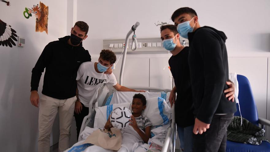 La Peña Deportiva entrega balones a los niños y niñas hospitalizados en Ibiza