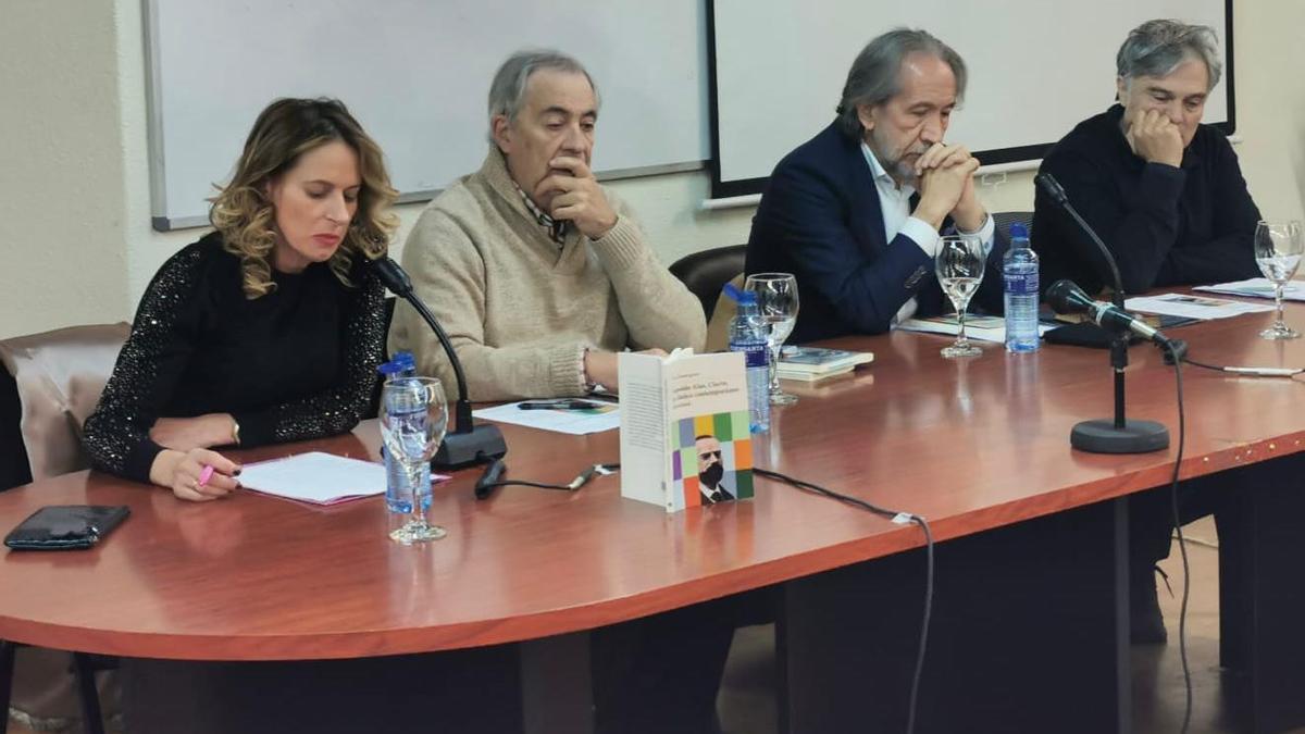 Isabel Rivera se dirige a los asistentes durante el acto de homenaje.