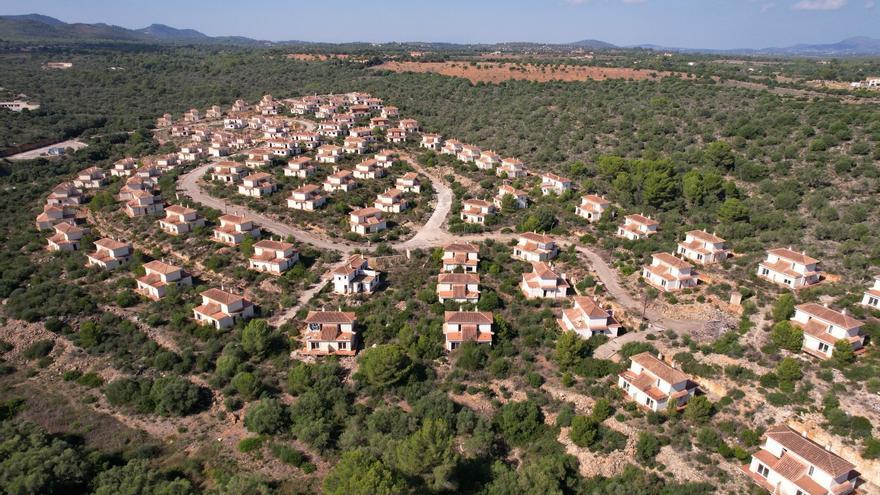 Reactivan una urbanización de 189 chalés en Cala Romàntica que estaba abandonada desde hace 15 años