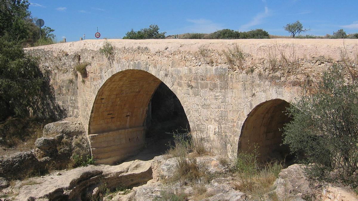 Puente del Olivar o de San Jorge sobre el río Sénia.