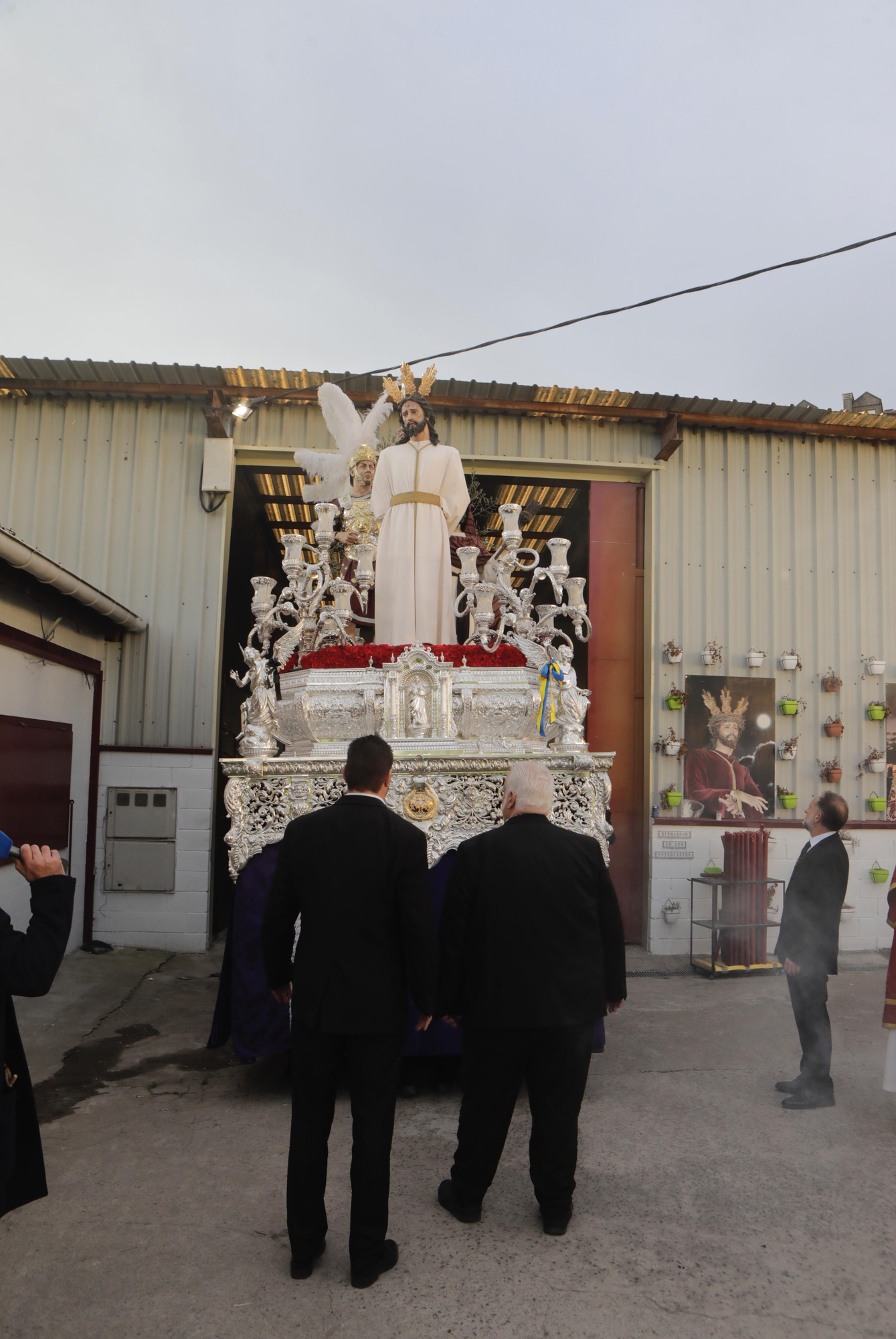 Los Estudiantes llevan al Señor de la Sentencia desde el cielo al Paraíso