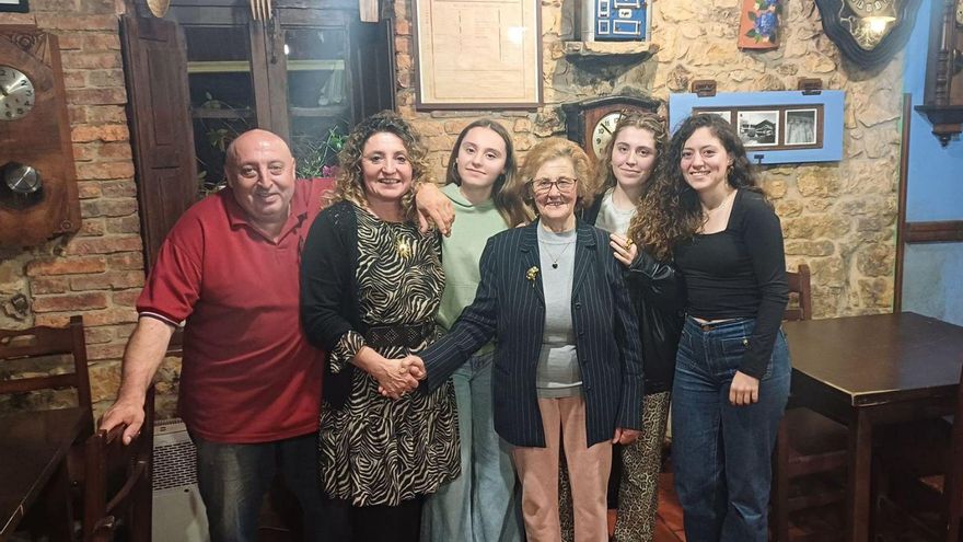 Hortensina González, de 79 años, reina del Certamen de la castaña: &quot;Seguiré trabajando mientras pueda&quot;
