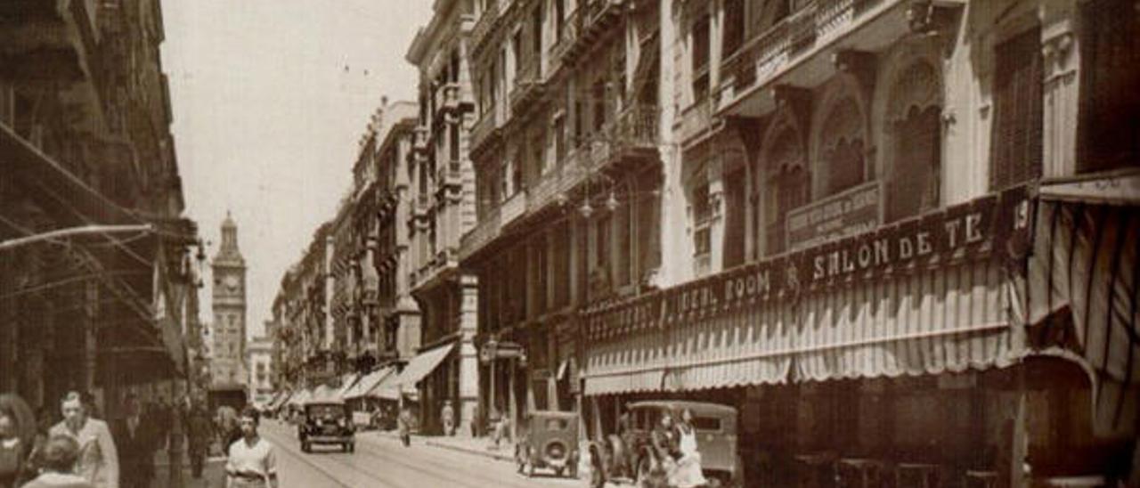 Los bombardeos durante la guerra civil causaron daños en la fachada.