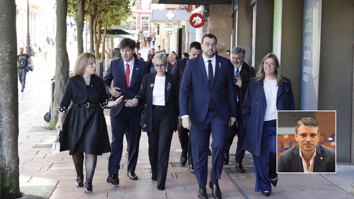 Adrián Barbón, rodeado de varios de sus consejeros, con Borja Sánchez y Alejandro Calvo entre ellos. En el recuadro, Juan Carlos Campo.