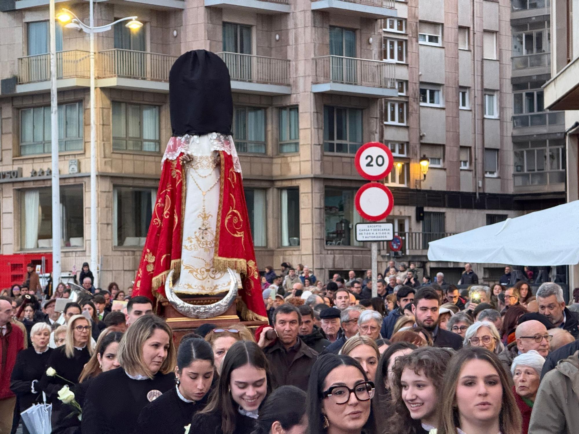 La procesión de Sábado Santo en Candás, en imágenes