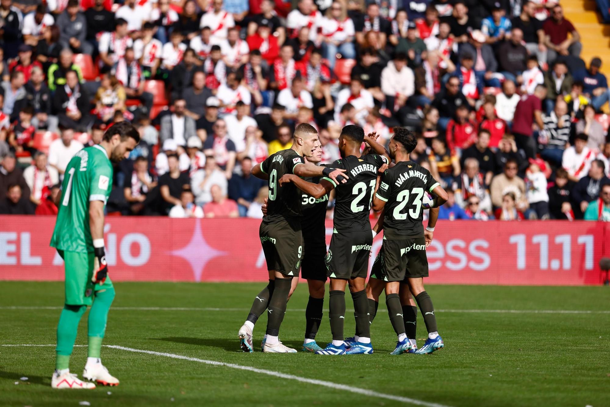 Els jugadors del Girona celebren el gol de Dovbyk.