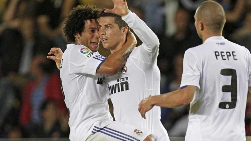 Cristiano Ronaldo celebra el segundo gol con Marcelo y Pepe.