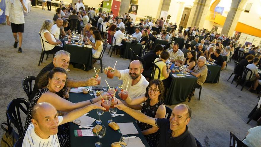 El sopar de la Festa del Tomàquet del Bages celebra deu anys amb 200 comensals, més que mai