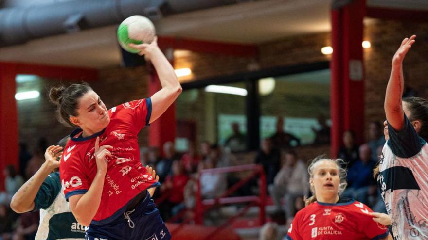 Paulina Buforn lanza durante un partido. |  Pedro Mina