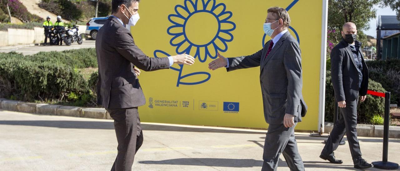 Visita del presidente del Gobierno, Pedro Sánchez, al centro de refugiados de Ciudad de la Luz.