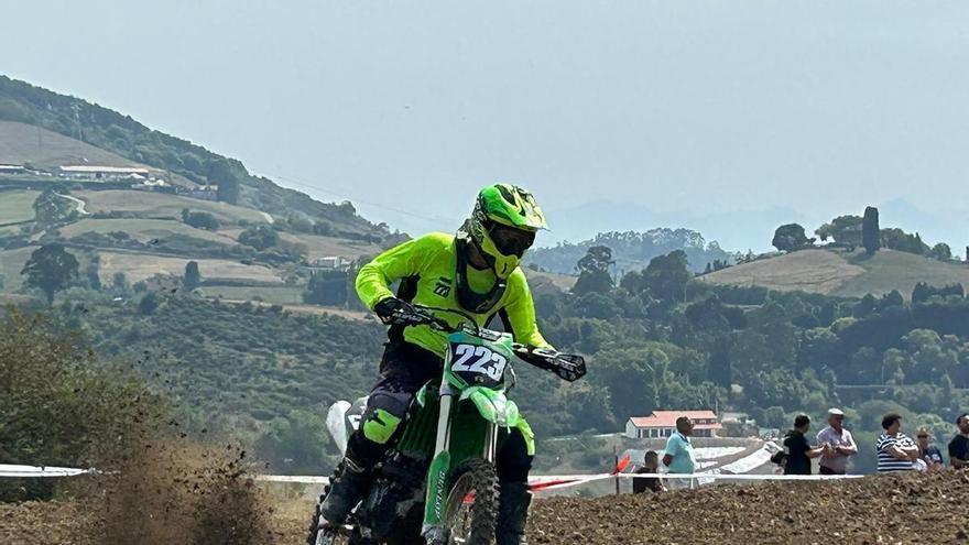 Del fuego de la parrilla a la adrenalina en el circuito: Solís vive sus jornadas grandes entre chuletones y motocross