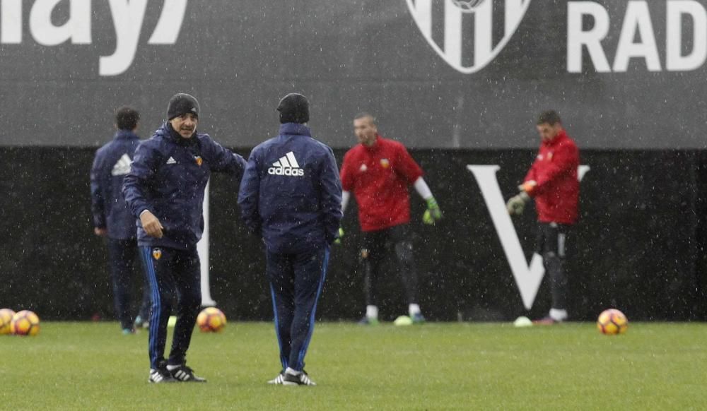 Las mejores imágenes del entrenamiento del Valencia de este domingo