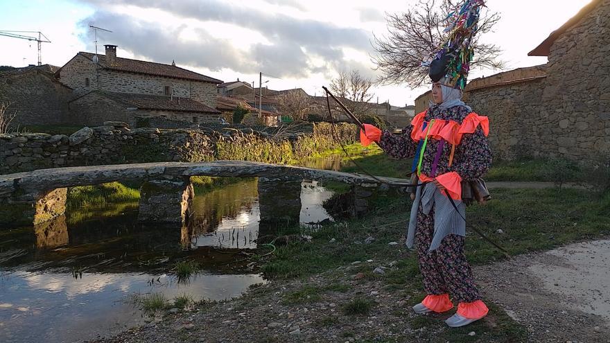 GALERÍA: Llega el Carnaval de cencerros de Villanueva de Valrojo