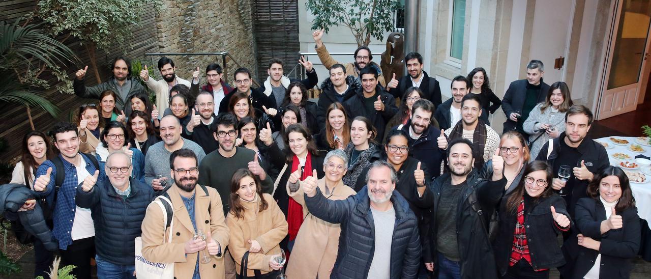 Foto de familia de los asistentes a la XIII Reunión de Jóvenes Investigador@s en el Extranjero, celebrada en la sede de Afundación.