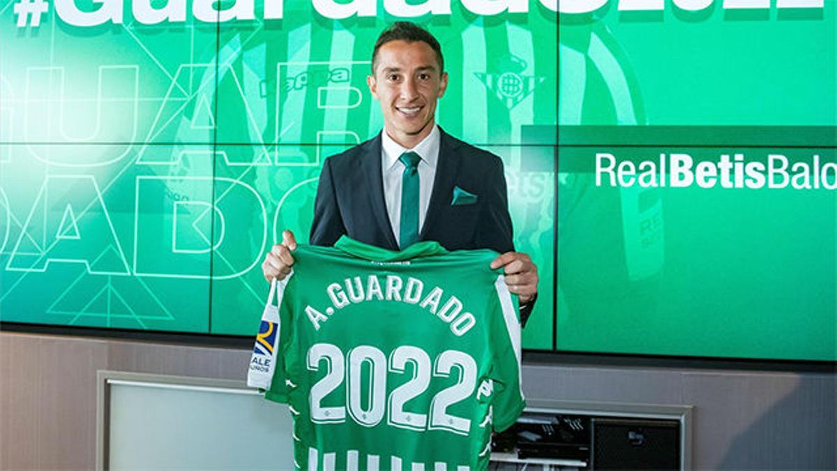 Guardado sueña con retirarse con el Betis en la Champions