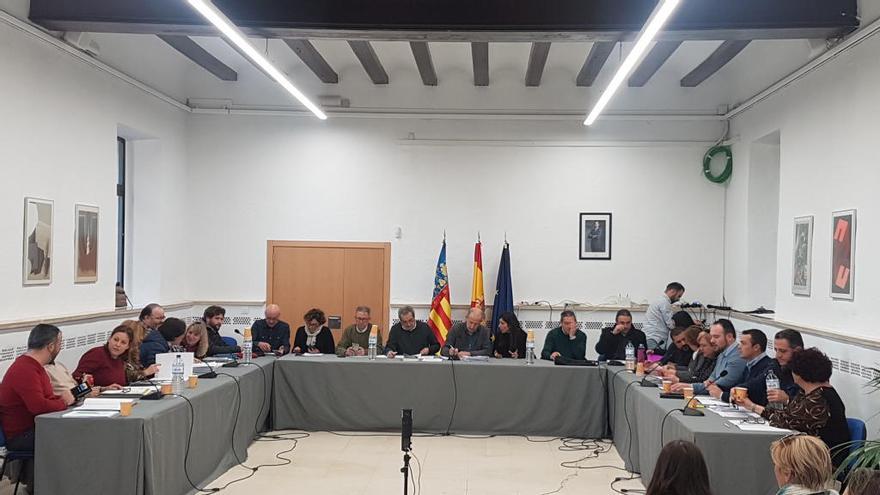 La abstención del PSOE permite aprobar una enmienda del PP que deja a Manises sin cuentas